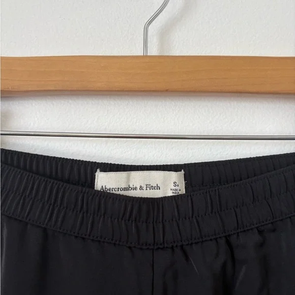 Abercrombie & Fitch Drapey Pull-On Pant – Black – Size Small - Picture 3 of 5